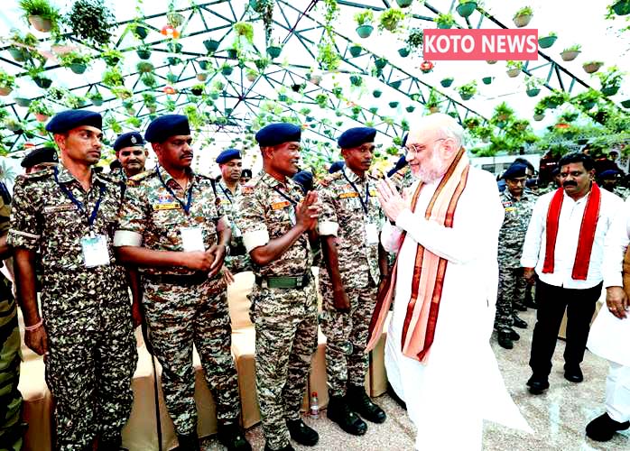छत्तीसगढ़ के नवा रायपुर में केंद्रीय गृह मंत्री अमित शाह ने सुरक्षा बलों के जवानों से किया संवाद