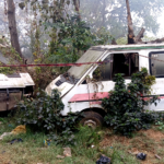 गोरखपुर के पिपराईच विधानसभा क्षेत्र में स्थित CHC पिपराईच की स्वास्थ्य व्यवस्था सवालों के घेरे में है। जनता के टैक्स से खरीदी गई दो से अधिक एम्बुलेंस महीनों से निष्क्रिय पड़ी हैं। आपात मरीजों को निजी वाहनों से अस्पताल भेजना पड़ रहा है, जबकि मरम्मत और संचालन के नाम पर बजट खर्च होने के दावे किए जा रहे हैं। जनप्रतिनिधियों और अधिकारियों की चुप्पी से जनता में नाराज़गी बढ़ती जा रही है।