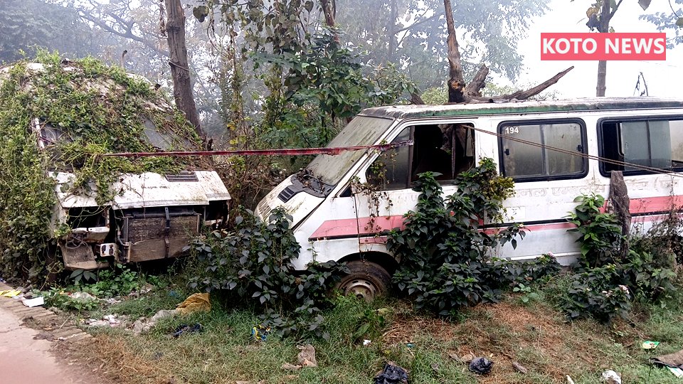 गोरखपुर के पिपराईच विधानसभा क्षेत्र में स्थित CHC पिपराईच की स्वास्थ्य व्यवस्था सवालों के घेरे में है। जनता के टैक्स से खरीदी गई दो से अधिक एम्बुलेंस महीनों से निष्क्रिय पड़ी हैं। आपात मरीजों को निजी वाहनों से अस्पताल भेजना पड़ रहा है, जबकि मरम्मत और संचालन के नाम पर बजट खर्च होने के दावे किए जा रहे हैं। जनप्रतिनिधियों और अधिकारियों की चुप्पी से जनता में नाराज़गी बढ़ती जा रही है।