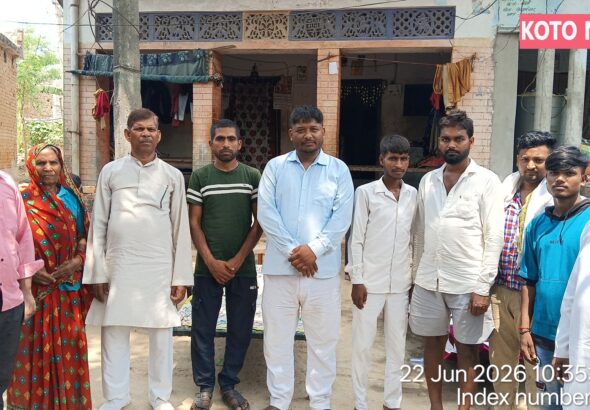 सिद्धार्थनगर जिले की बांसी विधानसभा के धूशवा, मऊ जुगिनिह्वा, अलीगढ़, शोहरतगढ़ एवं अन्य ग्रामीण क्षेत्रों में आयोजित अभय समाज पार्टी के तीन दिवसीय जनसंपर्क एवं ग्राम चौपाल अभियान के दौरान उपराष्ट्रीय अध्यक्ष डॉ. घनश्याम निषाद, प्रदेश अध्यक्ष ओमप्रकाश निषाद, जिला अध्यक्ष रामनारायण सिंह निषाद तथा अन्य पदाधिकारी ग्रामीणों से संवाद करते हुए। इस दौरान सड़क, शिक्षा, स्वास्थ्य, रोजगार, महंगाई, किसान, पेंशन, आवास और सरकारी योजनाओं से जुड़ी समस्याओं पर चर्चा की गई तथा पार्टी का घोषणापत्र भी ग्रामीणों के समक्ष प्रस्तुत किया गया।