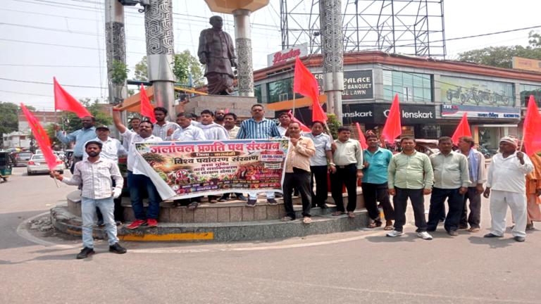 जलांचल प्रगति पथ संस्थान के पदाधिकारी एवं सदस्य पर्यावरण संरक्षण, जल संवर्धन, वृक्षारोपण, नशामुक्ति और सामाजिक जागरूकता अभियान को लेकर आयोजित बैठक में उपस्थित।