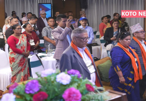 नेपाल की राजधानी काठमांडू में आयोजित नेपाल फॉरेस्ट टेन्योर कॉन्फ्रेंस 2026 के उद्घाटन सत्र में एफएओ के प्रतिनिधि, नेपाल सरकार के अधिकारी, सामुदायिक वन उपभोक्ता समूहों, आदिवासी समुदायों, विकास साझेदारों, शिक्षाविदों और नागरिक समाज के प्रतिनिधि वन अधिकार, जलवायु अनुकूल कृषि-खाद्य प्रणाली और समावेशी वन शासन पर चर्चा करते हुए।