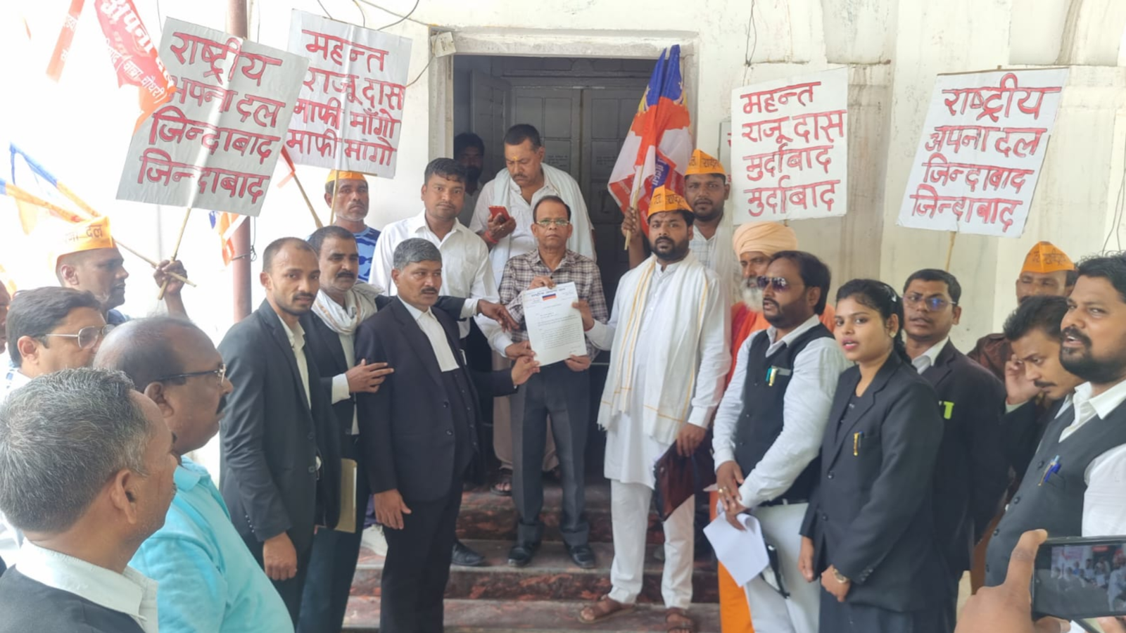 महंत राजू दास की कथित अमर्यादित टिप्पणी पर निषाद समाज में आक्रोश, सख्त कार्रवाई की मांग