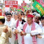 गोरखपुर में बेरोजगारी, छात्रों की समस्याओं और कानून-व्यवस्था के मुद्दों को लेकर समाजवादी पार्टी के कार्यकर्ताओं ने प्रदर्शन किया। प्रदर्शन का नेतृत्व जिलाध्यक्ष बृजेश कुमार गौतम ने किया।