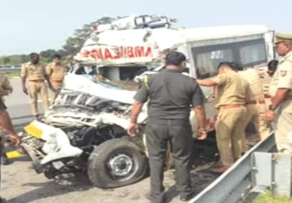 देवरिया के जवान का पार्थिव शरीर लेकर लौट रही दुर्घटनाग्रस्त एंबुलेंस
