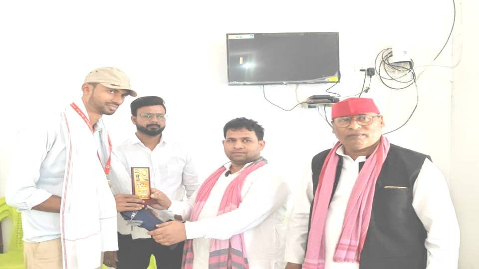 गोरखपुर में 15 अक्टूबर 2026 को मुंसरीम अंसारी उर्फ भोला अंसारी द्वारा आयोजित पत्रकार सम्मान...